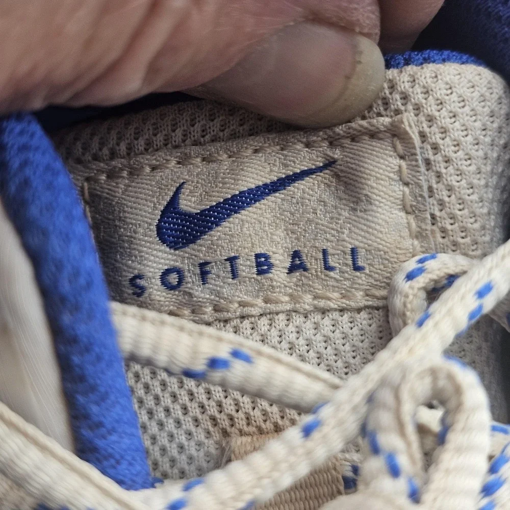 Nike Hyperdiamond 4 Softball Cleats Girls 5 Youth White Blue Molded Spikes